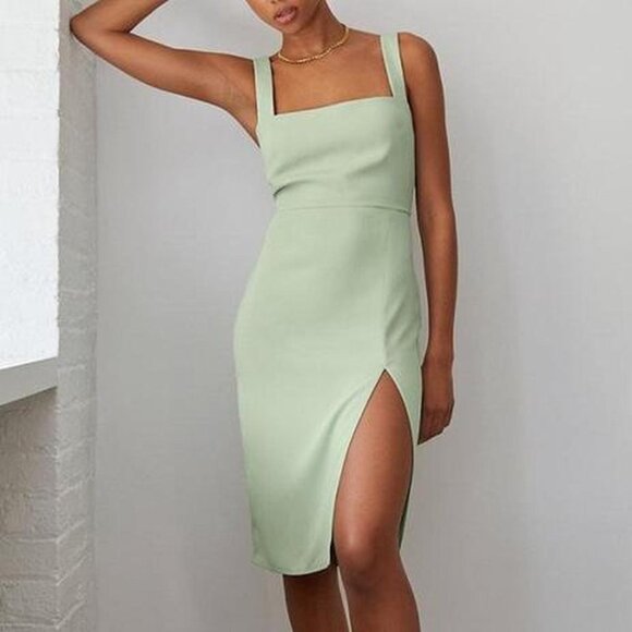 Aritzia Dresses & Skirts - Aritzia Babaton 90's Slit Midi Dress Size 6